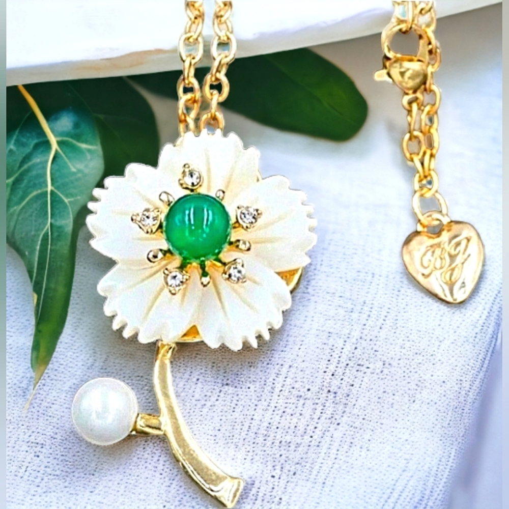 Gold plated crystal flower green & white pearl necklace/brooch